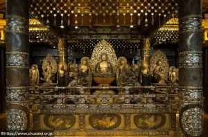 中尊寺金色堂の内部の仏像
