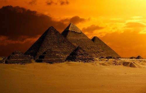 エジプトのピラミッドの作り方とは？ギザのピラミッドとは？【ピラミッド建設の謎と歴史】