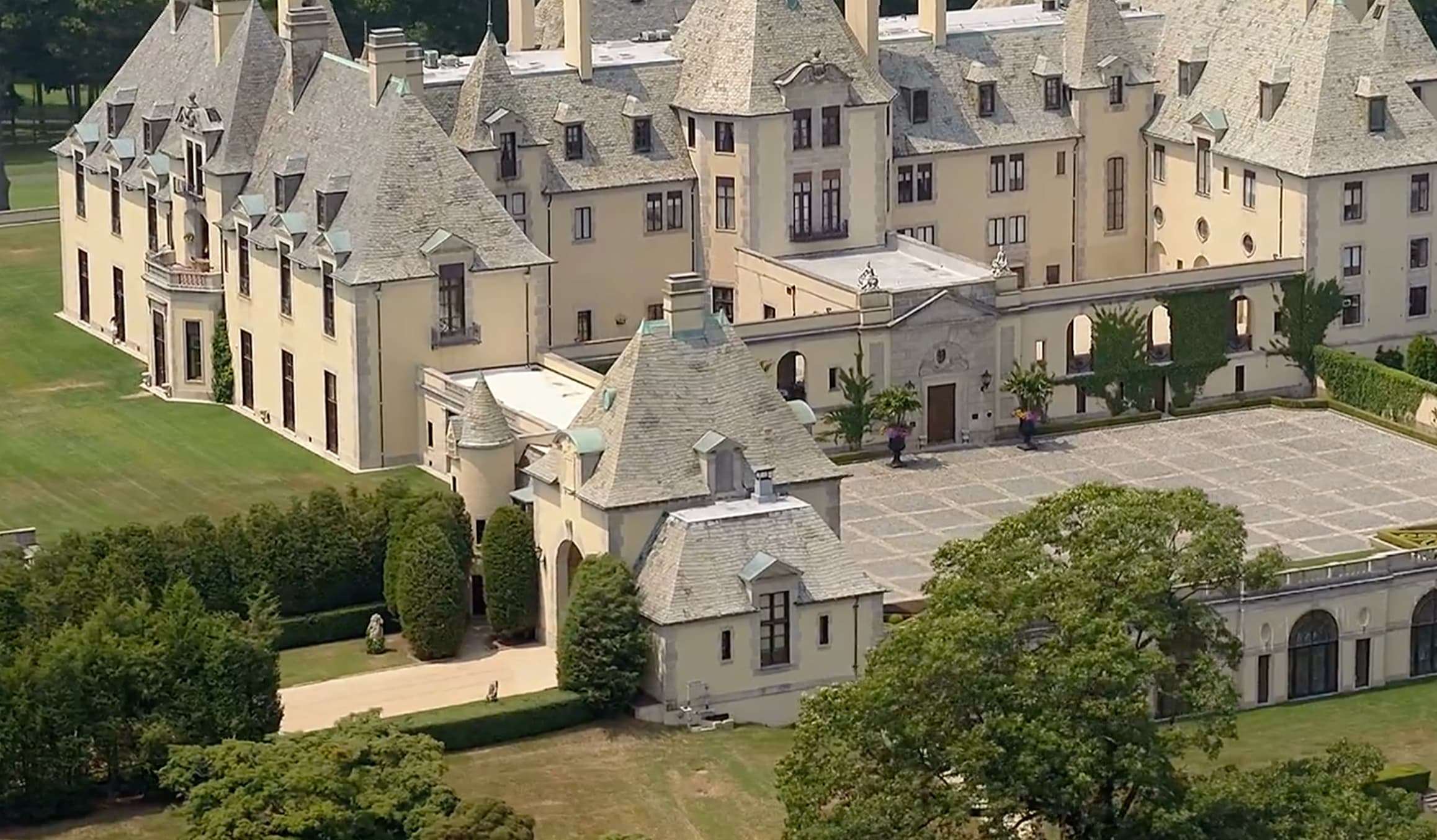 世界で最も大きな邸宅ランキングベスト8 【イスタナ・ヌルル・イマン、バッキンガム宮殿】 - 工事写真アプリ「ミライ工事」工事写真アプリ「ミライ工事」